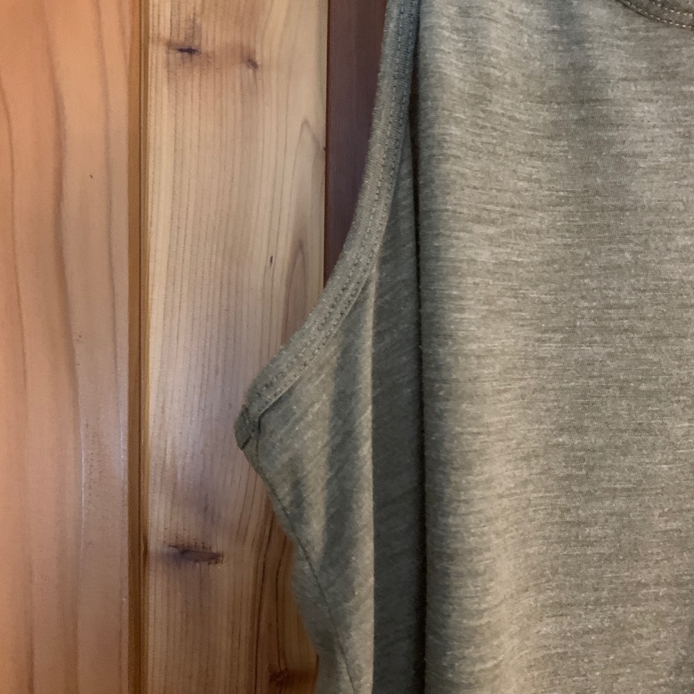 VS olive heathered tank - Picture 4 of 6